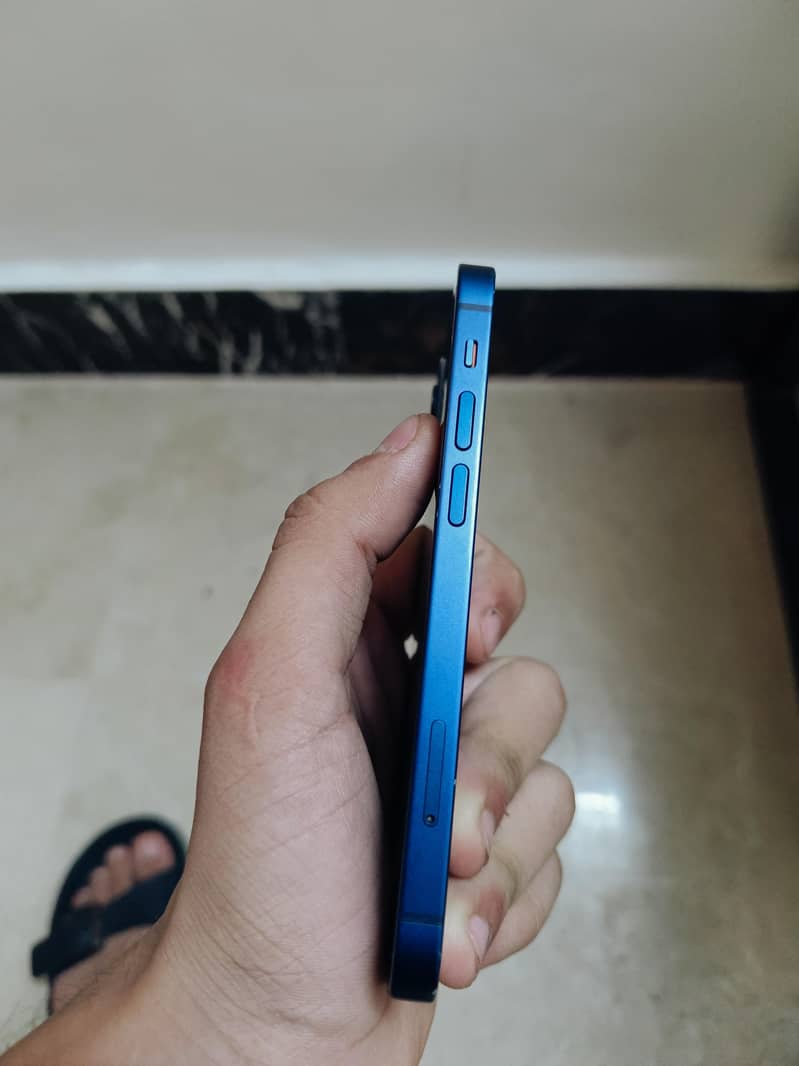 Apple iPhone 12 mini 4