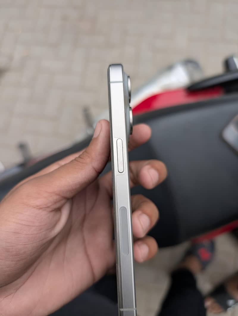 Apple iPhone 15 Pro 6