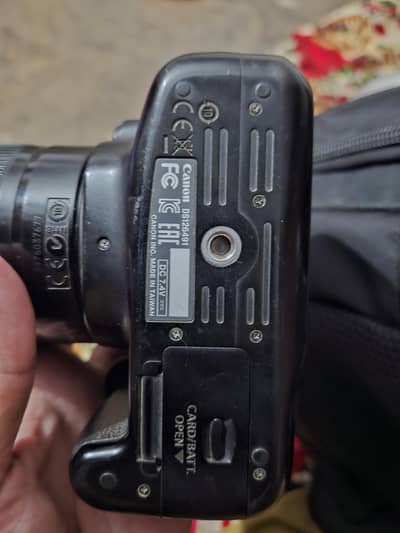 Canon EOS 1200D (DS126491