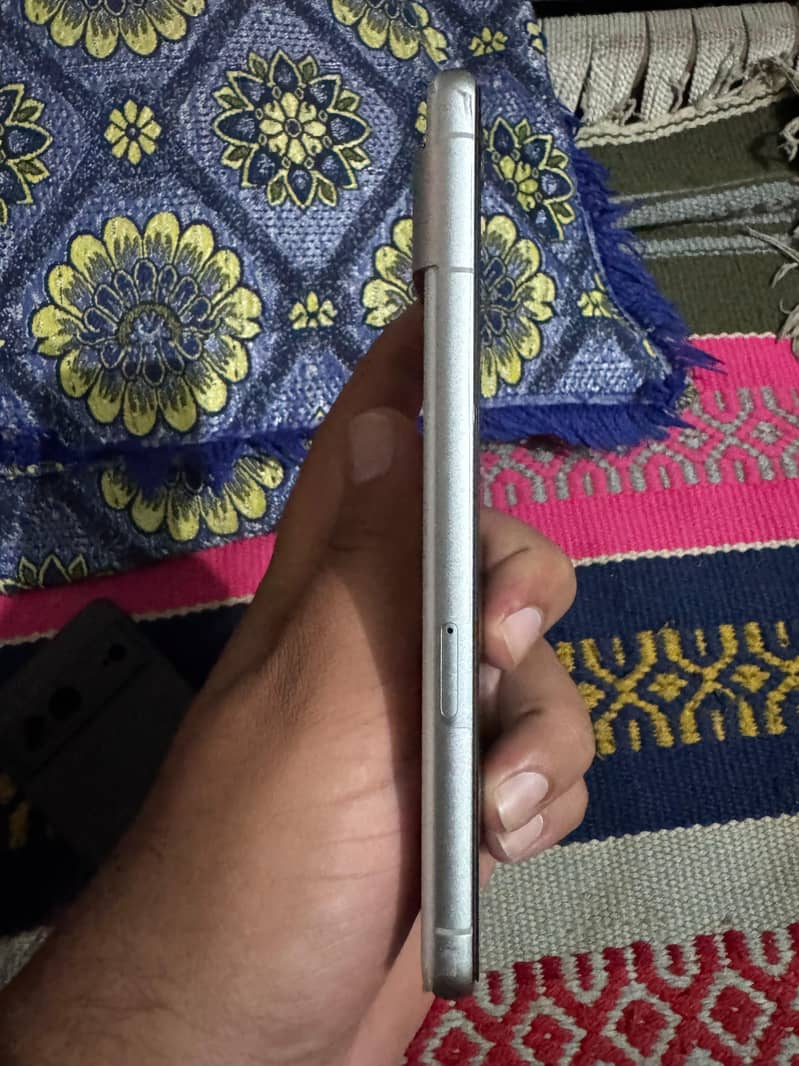 Google Pixel 7 4