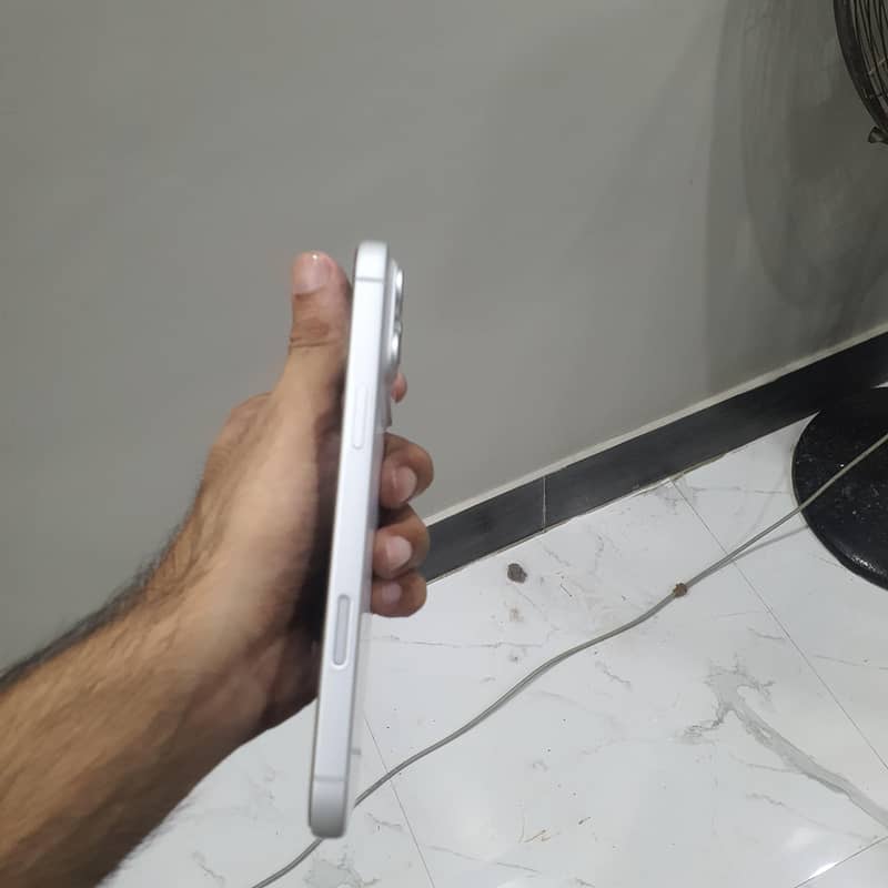 Iphone 17 pro max 4