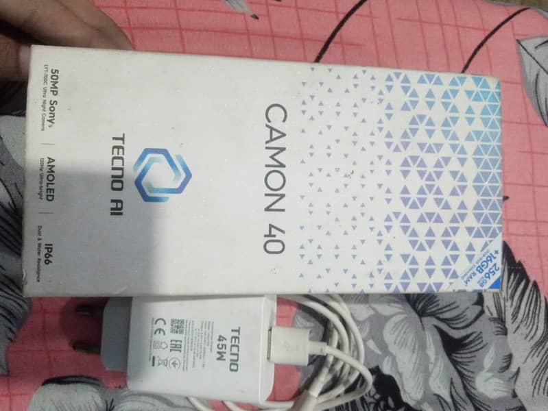 Tecno CAMON 40 1