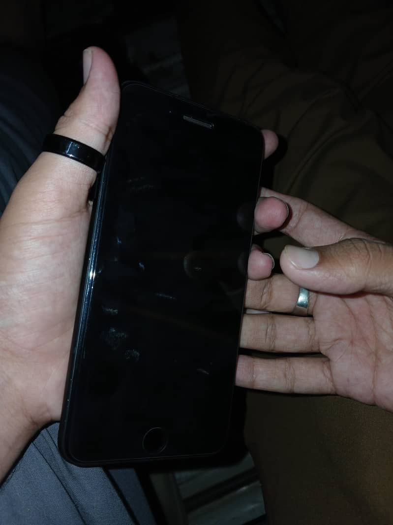 Apple iPhone 7 Plus 1