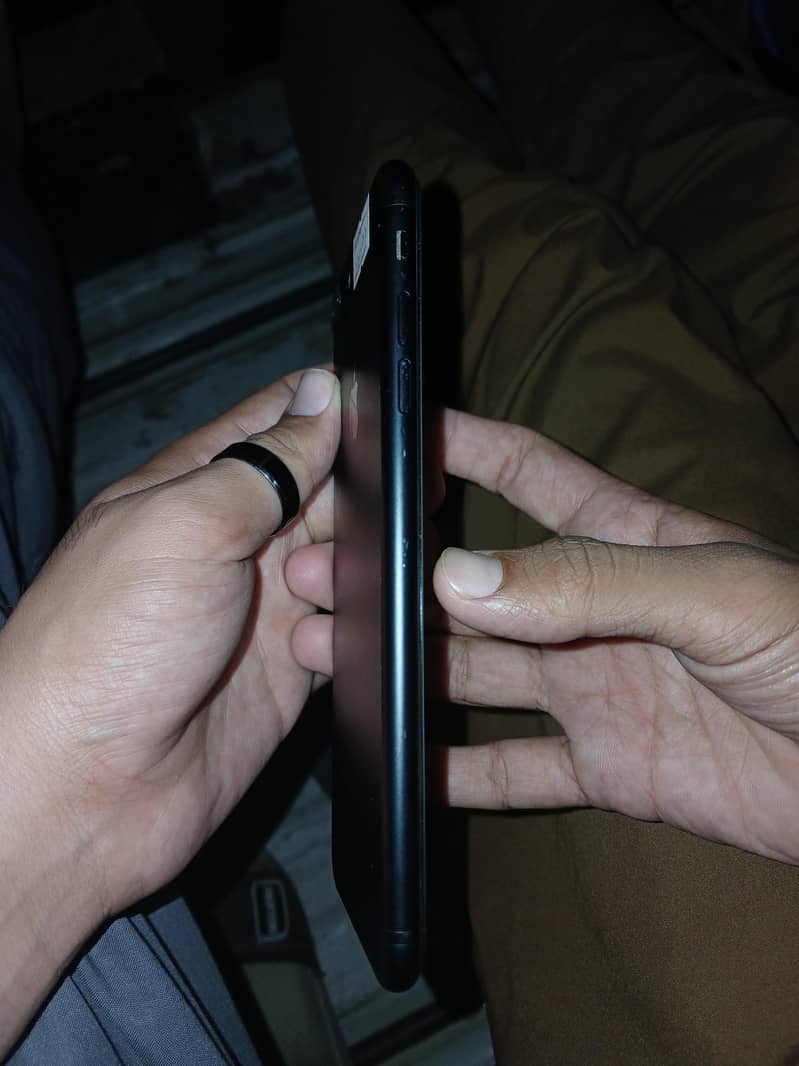 Apple iPhone 7 Plus 2