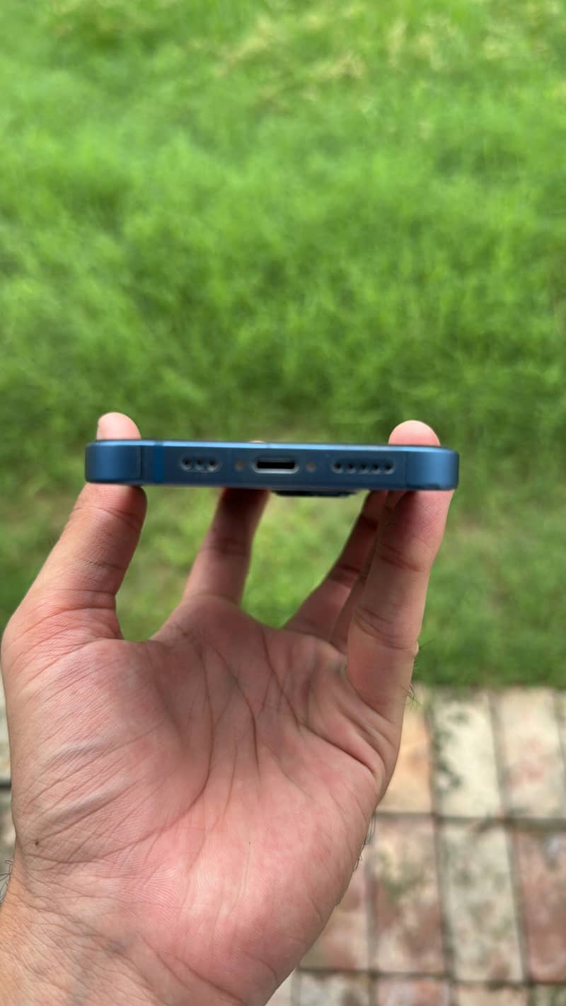 Apple iPhone 13 2
