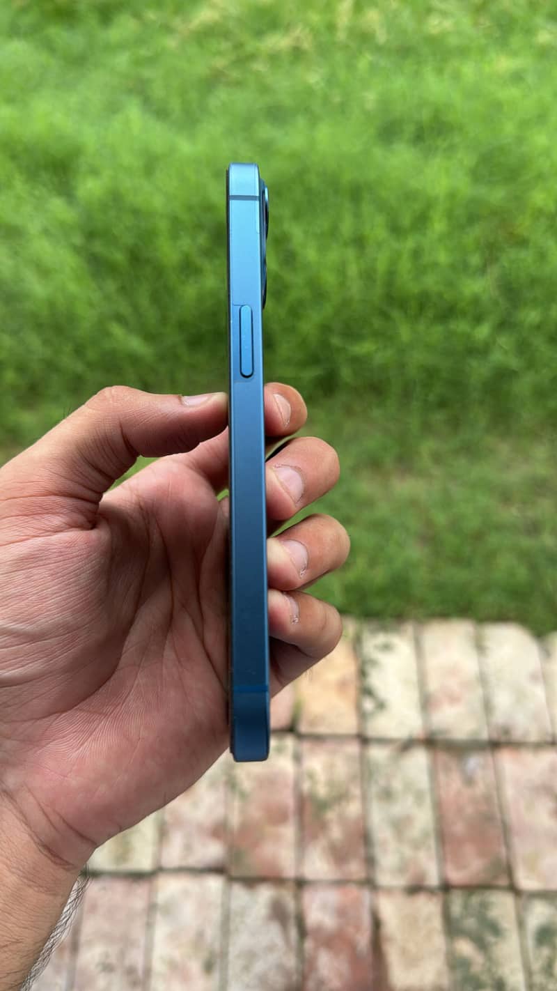 Apple iPhone 13 4