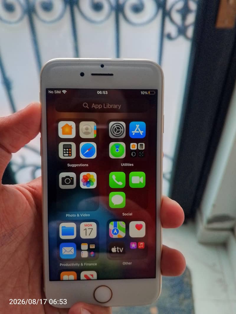 Apple iPhone 7 0