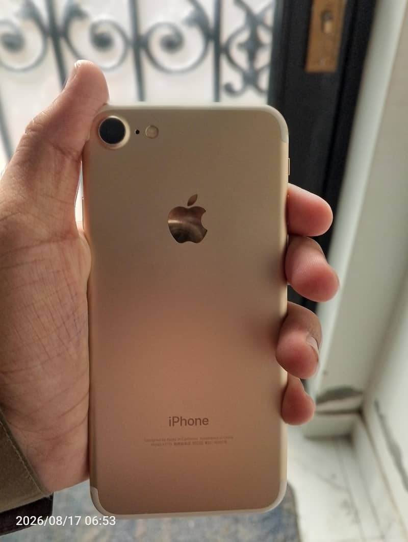 Apple iPhone 7 1