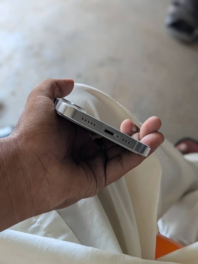 Apple iPhone 13 Pro 2