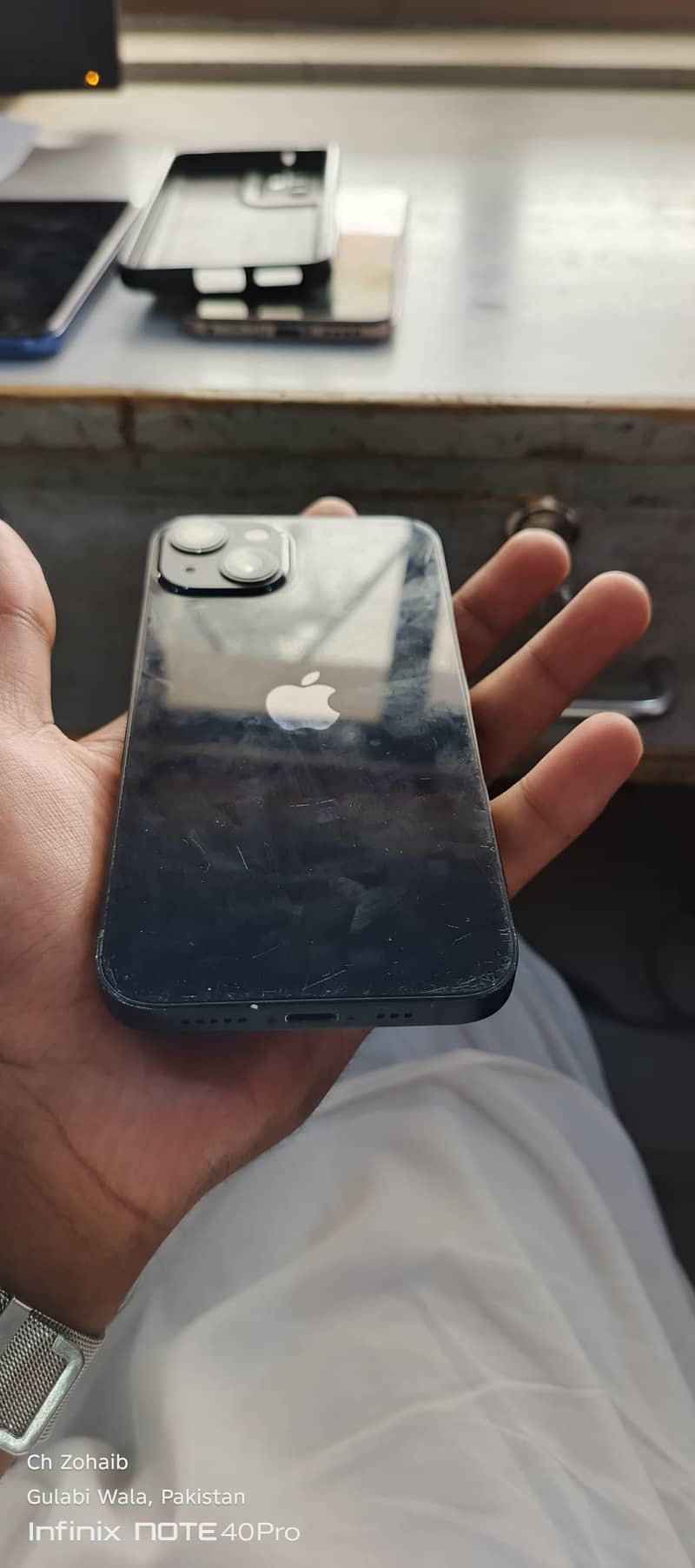 Apple iPhone 13 2