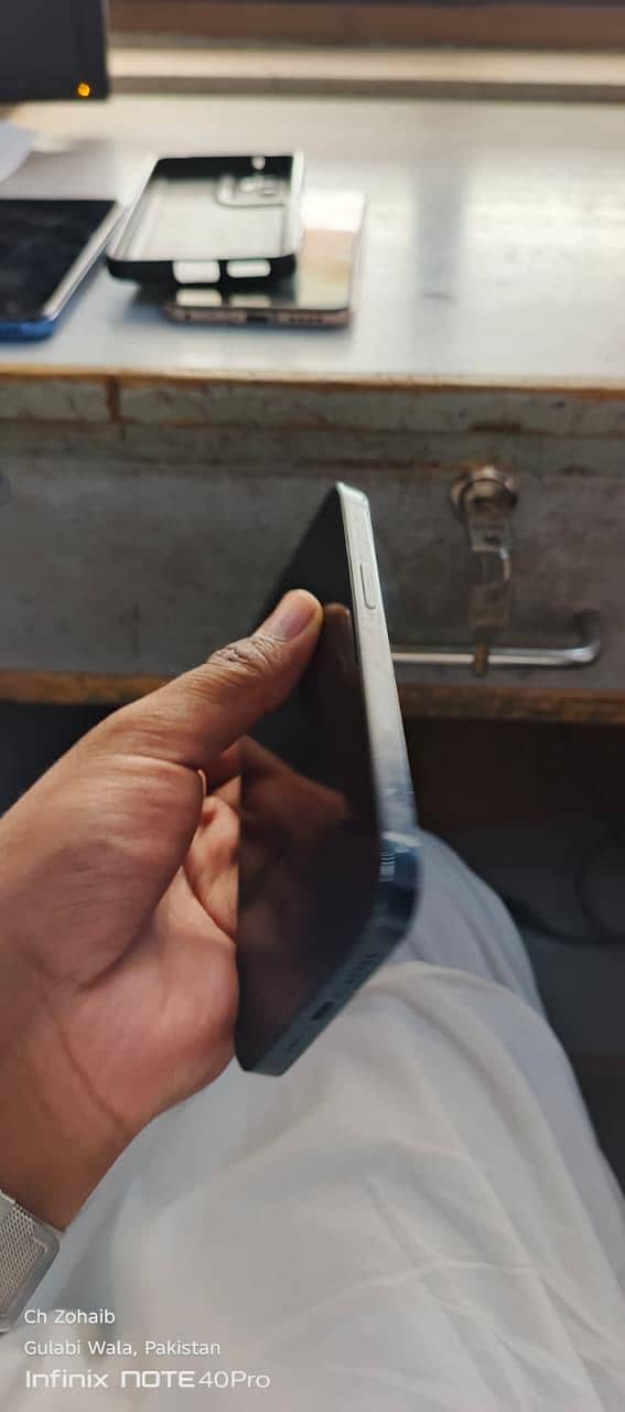 Apple iPhone 13 4
