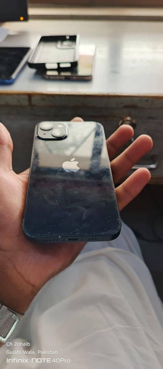 Apple iPhone 13 5