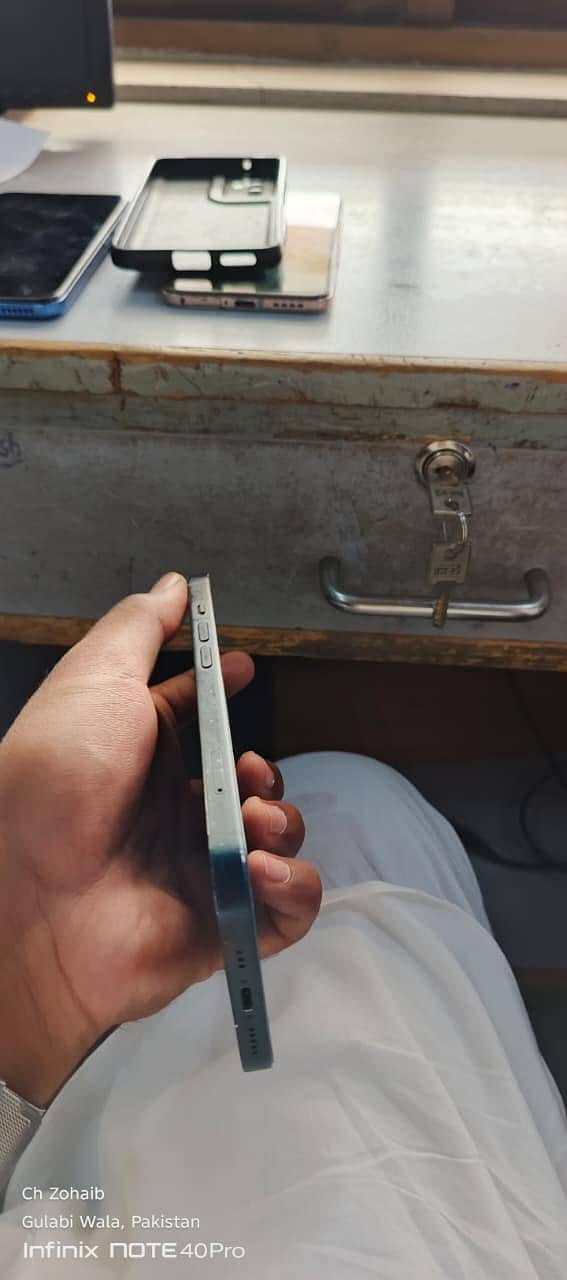 Apple iPhone 13 6