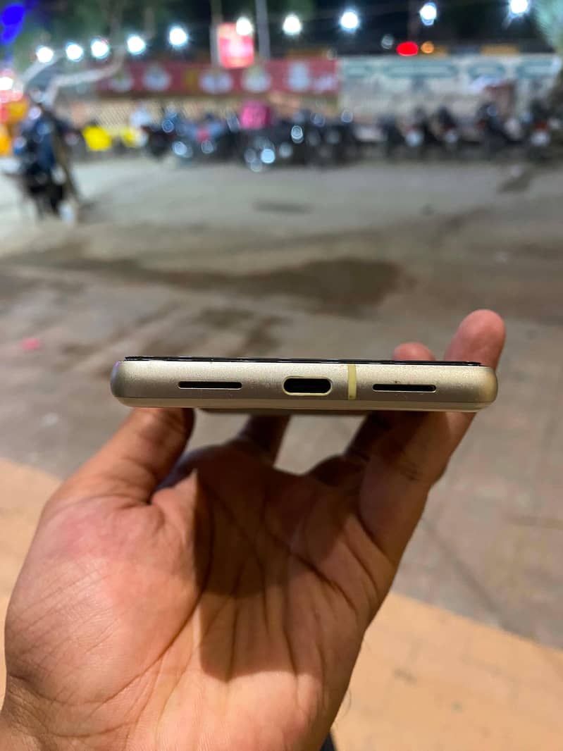 Google Pixel 7 4