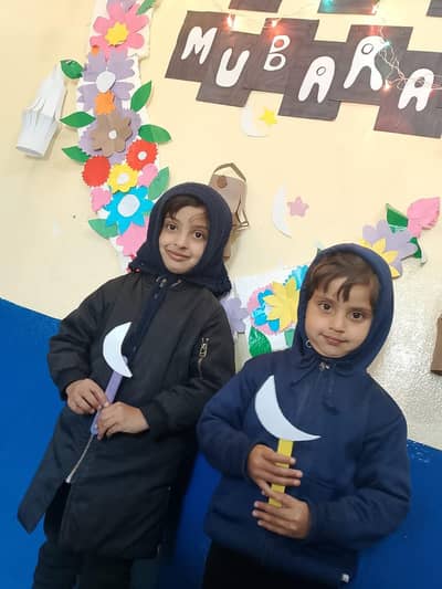 بچوں کی دیکھ بھال کیلئے ایک خاتون کی ضرورت ہے