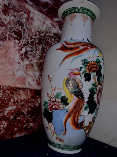 Beautiful vintage-Chinese porcelain vase- decorative piec antique item