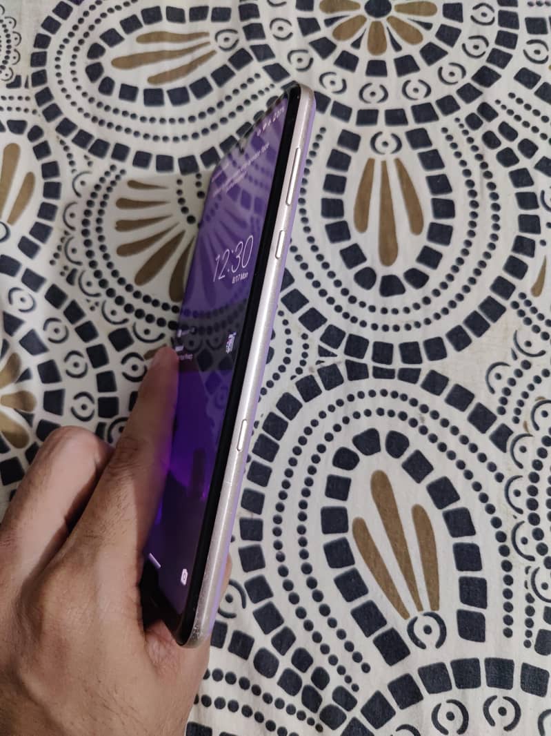 Sharp Aquos R3 3