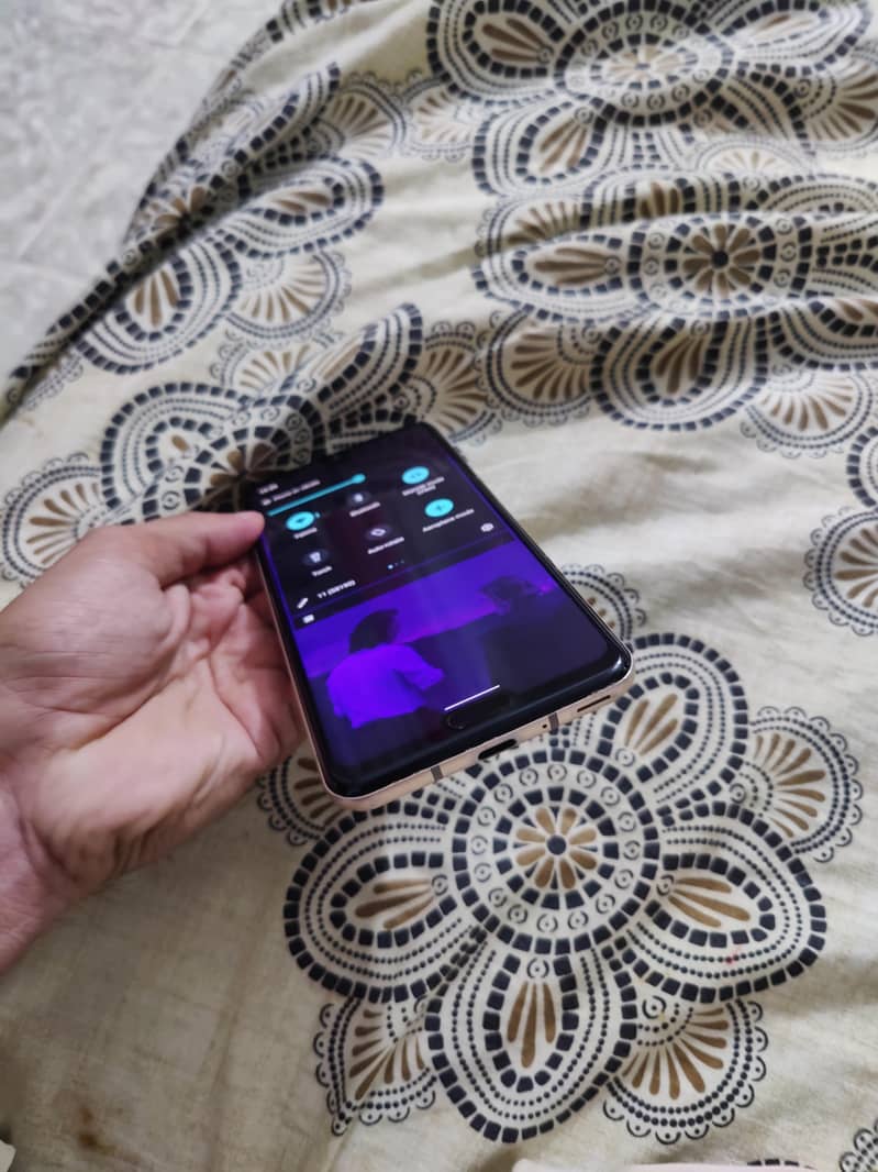Sharp Aquos R3 5