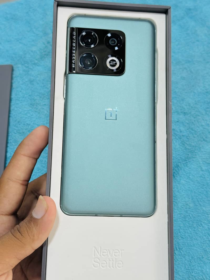 One Plus 10 Pro 4