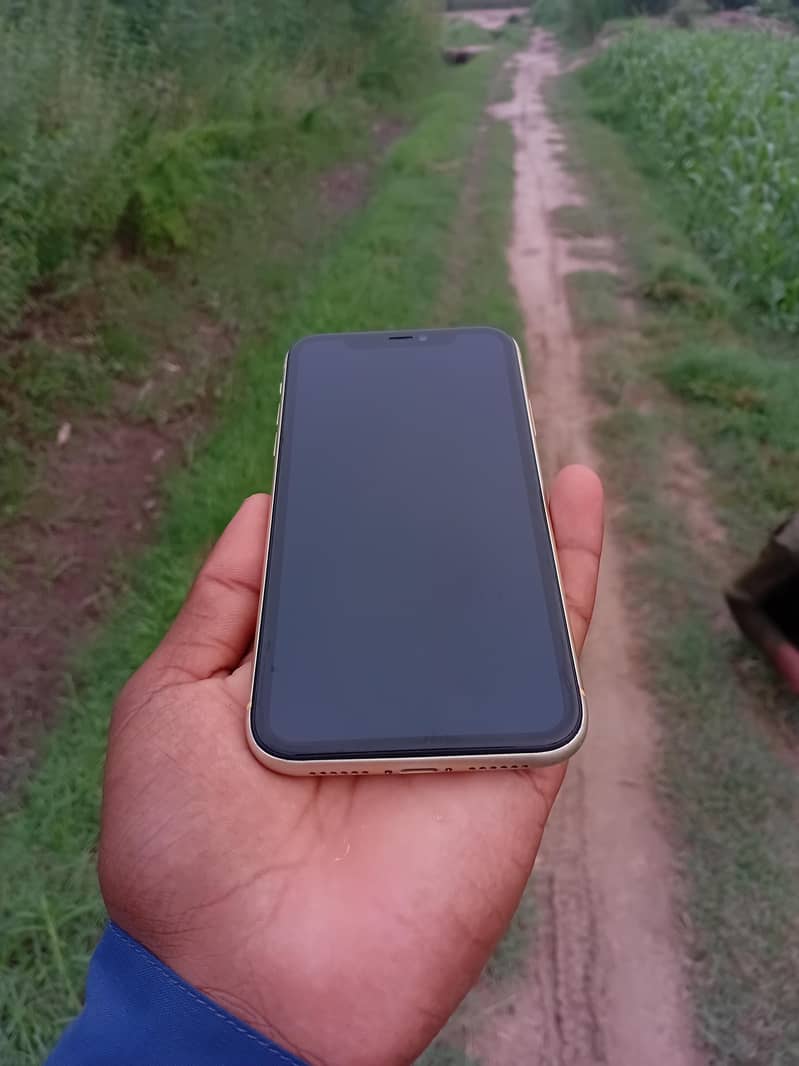 Apple iPhone 11 7