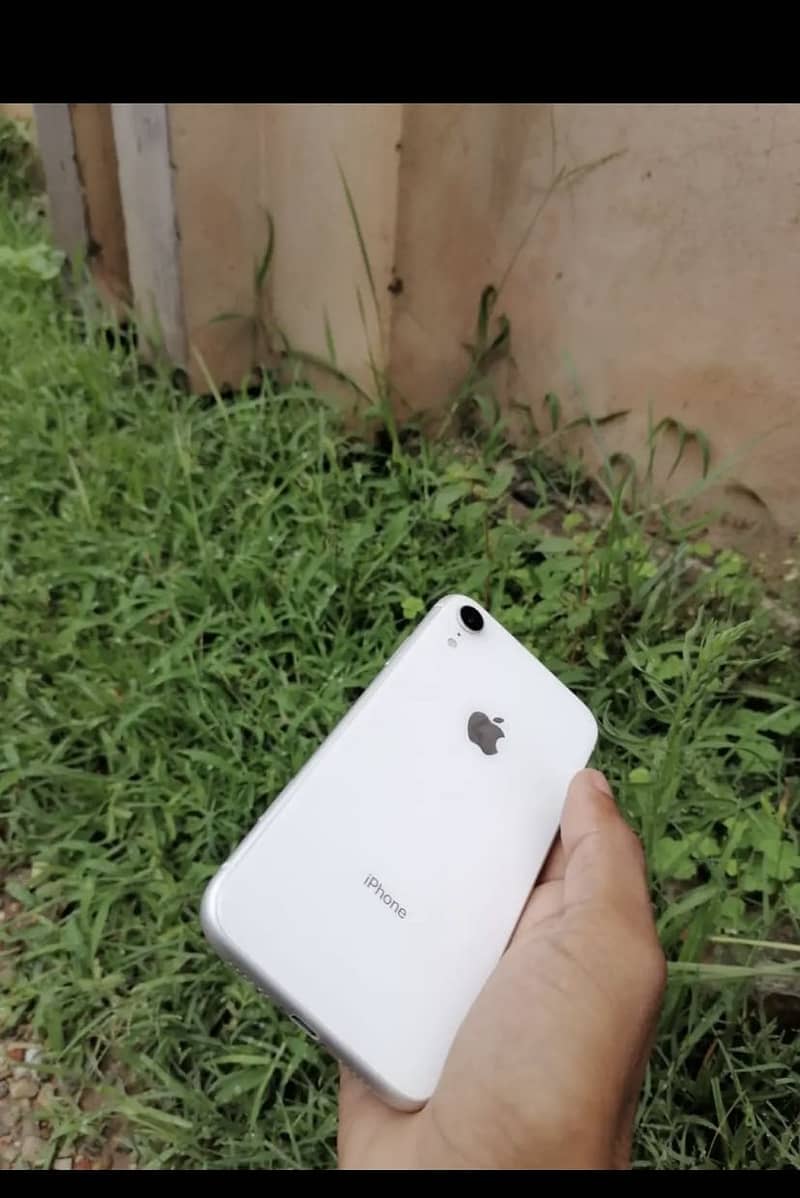 Apple iPhone XR 1
