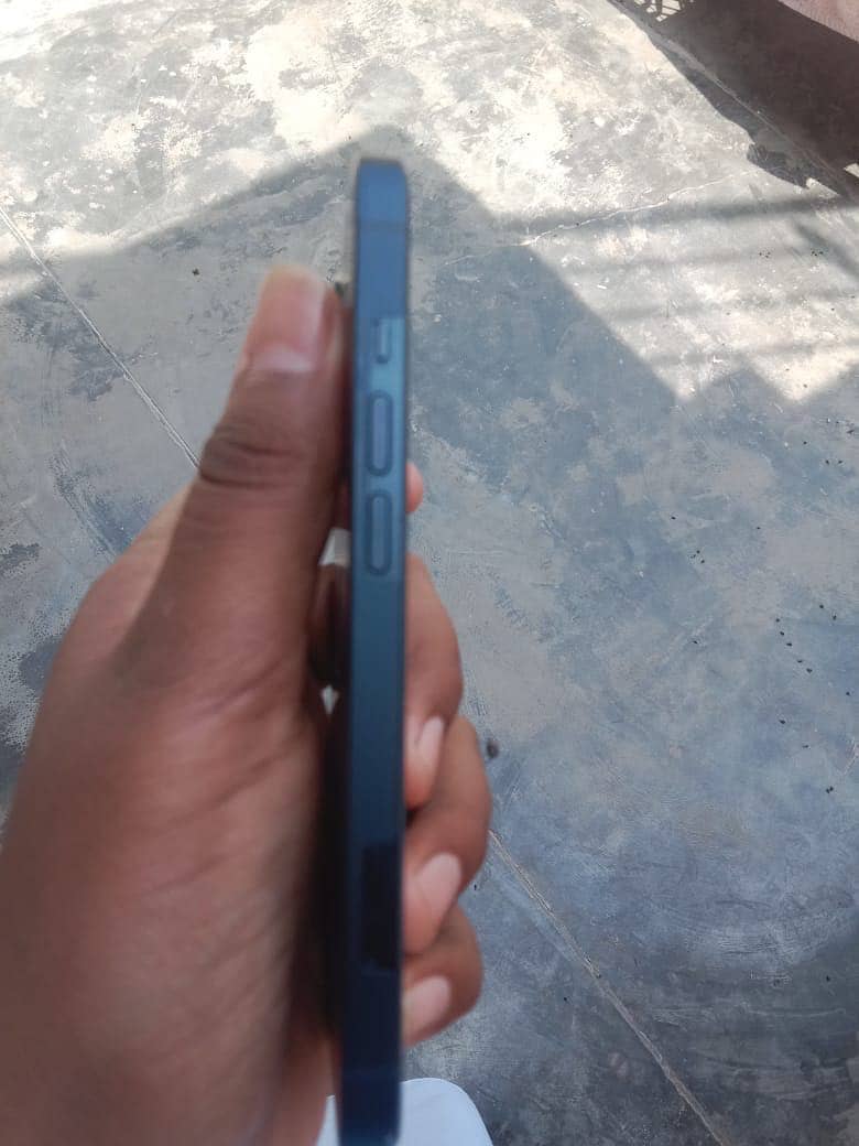 Apple iPhone 13 0