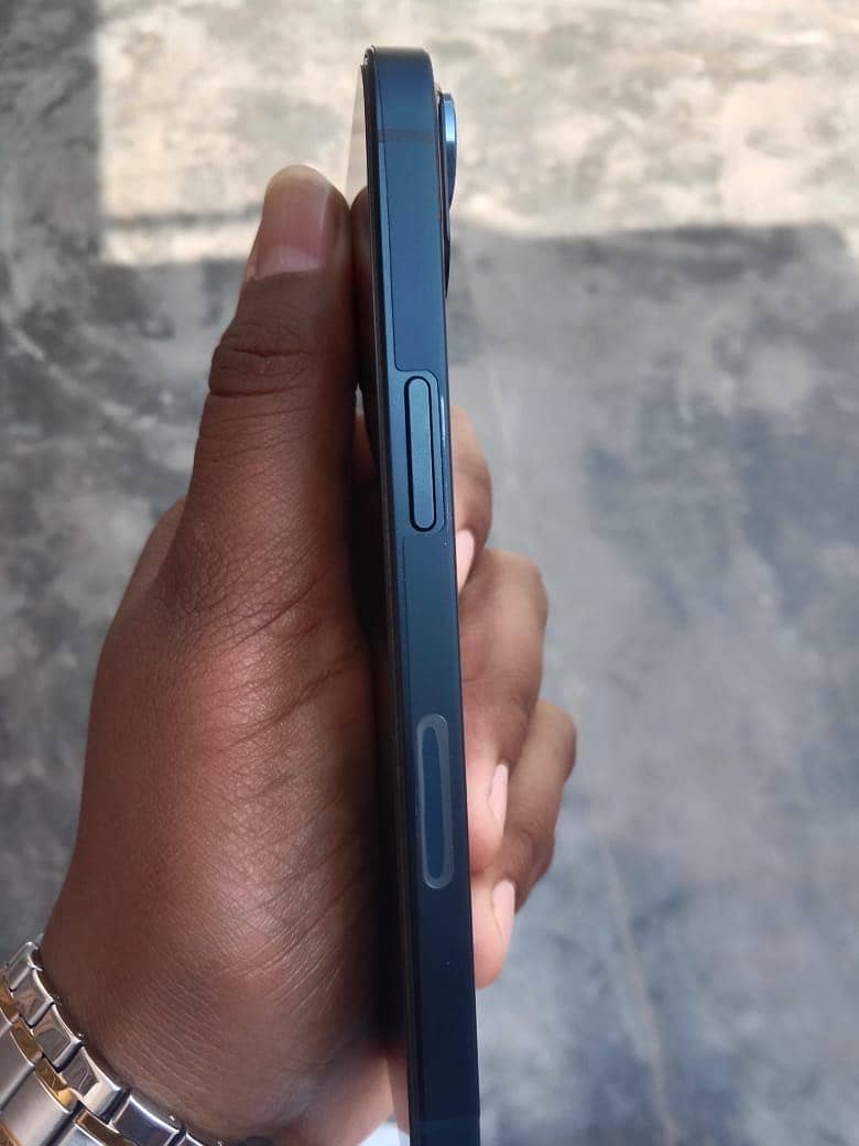 Apple iPhone 13 1