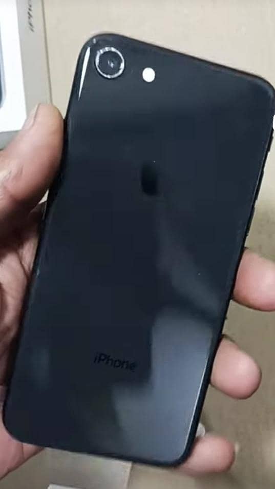 Apple iPhone 8 1