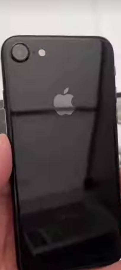 Apple iPhone 8 3