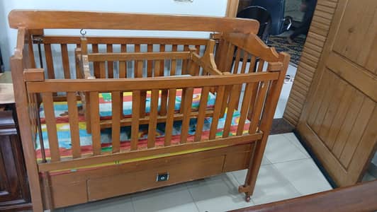 Baby wooden cort