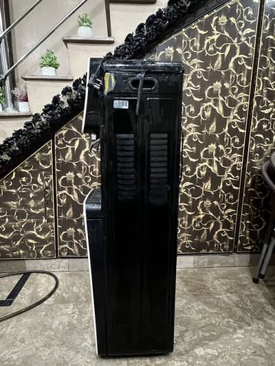 PEL WATER DISPENSER