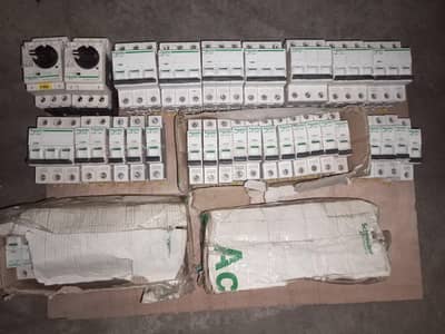 Schneider Circuit breakers 250 per pole
