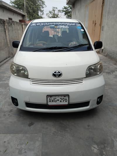 Toyota Porte 2011
