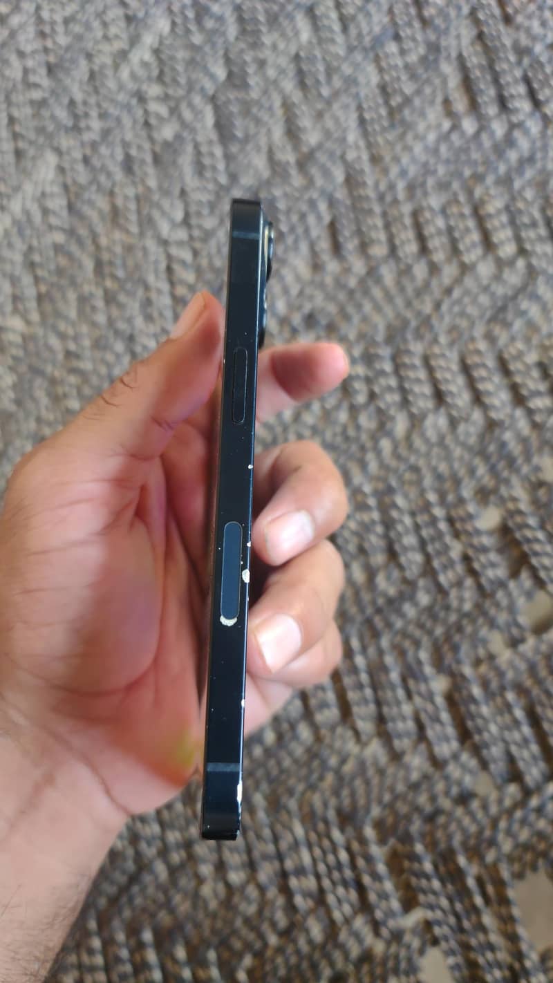 Apple iPhone 13 2