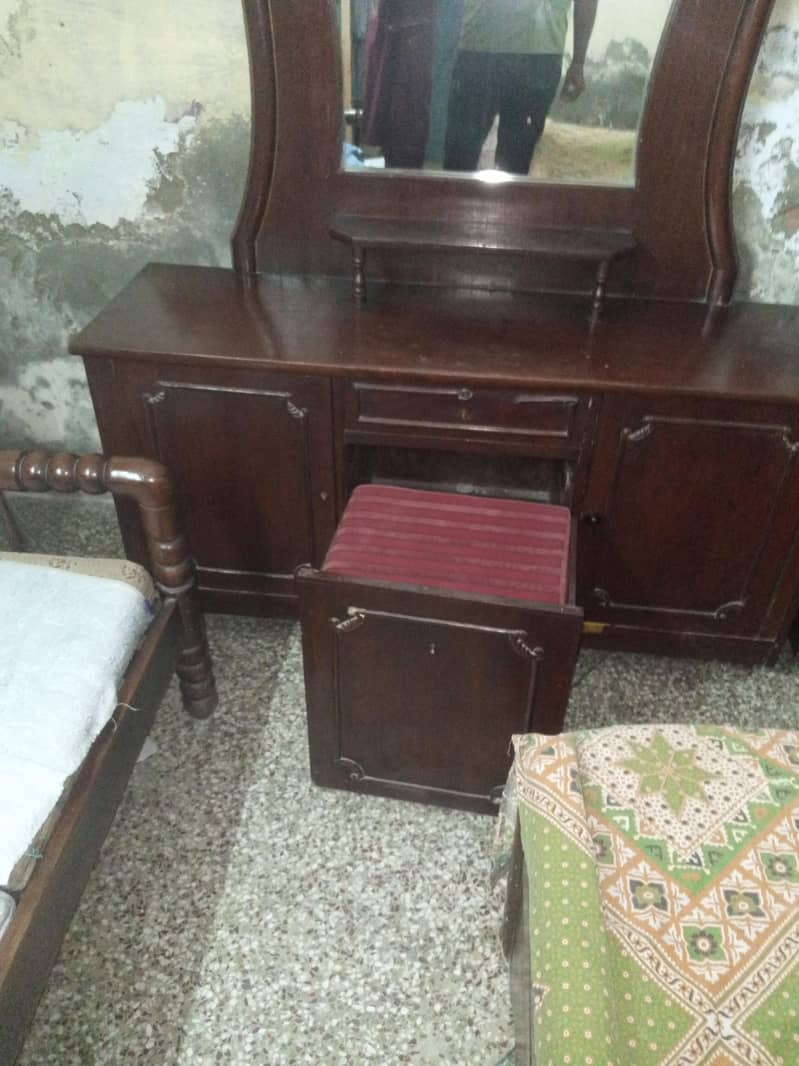dressing table 0