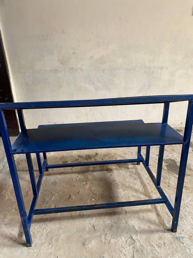 Desks 0
