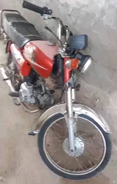Honda CD 70 Red color