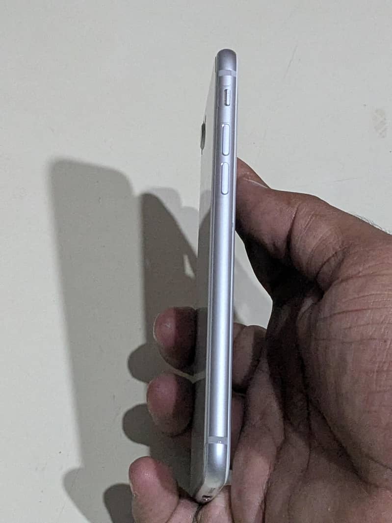 Apple iPhone 8 1
