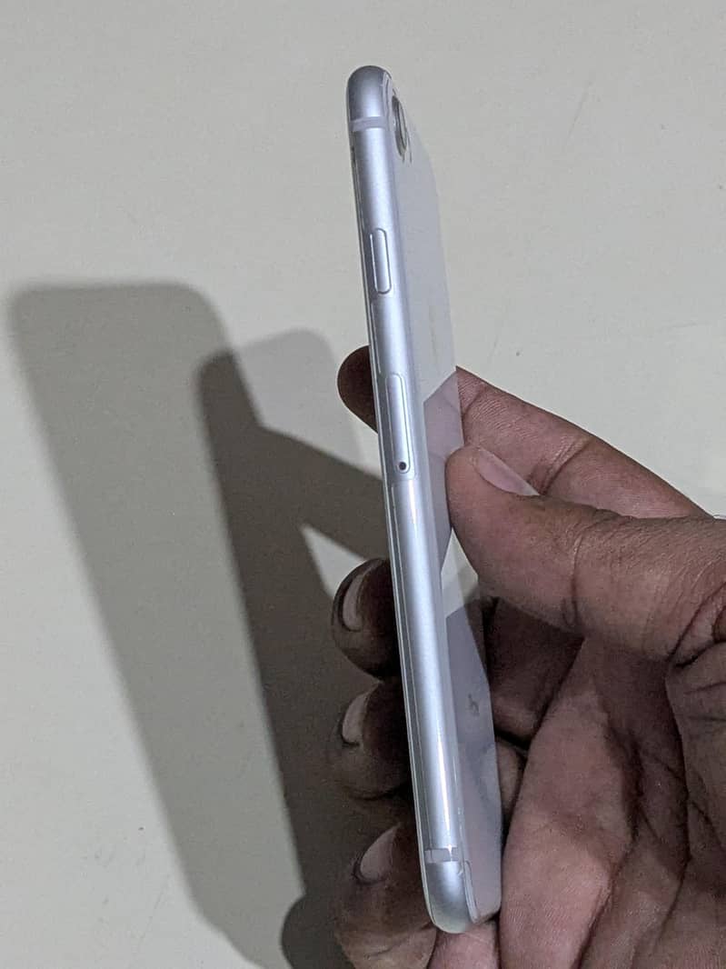 Apple iPhone 8 3