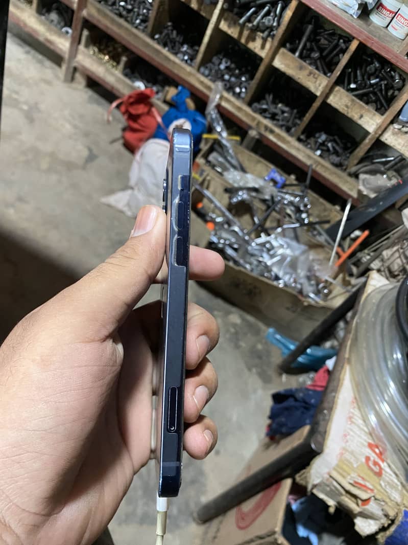 Apple iPhone 12 0