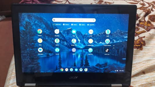 cromebook touch screen 4gb ram 32gb m hai or sath charger hai