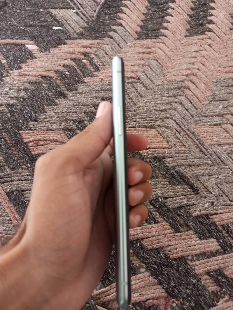 One Plus 9r 5