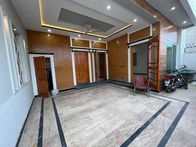 8 Marla Ground Portion For Rent In B-Block Faisal Town