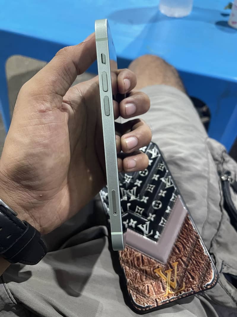 Apple iPhone 12 5