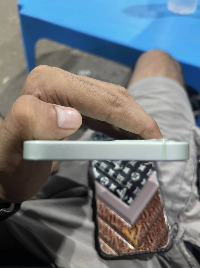 Apple iPhone 12 7