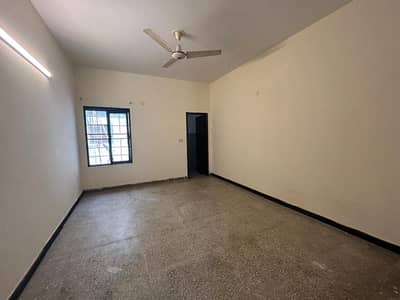 6 KANAL A BEAUTIFUL FARM HOUSE COVERD AREA AVAILABLE FOR SALE IN METAL ROAD ON SUE-E-ASAL RAIWIND ROAD