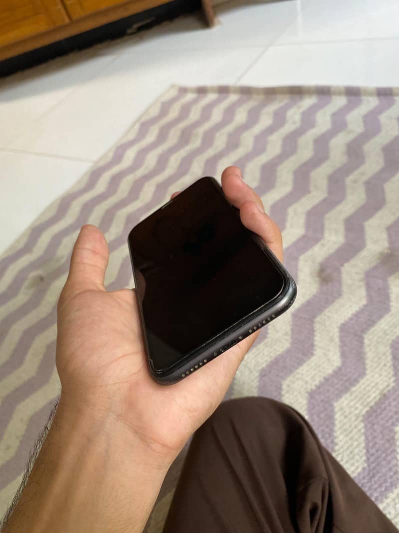 Apple iPhone 11 3