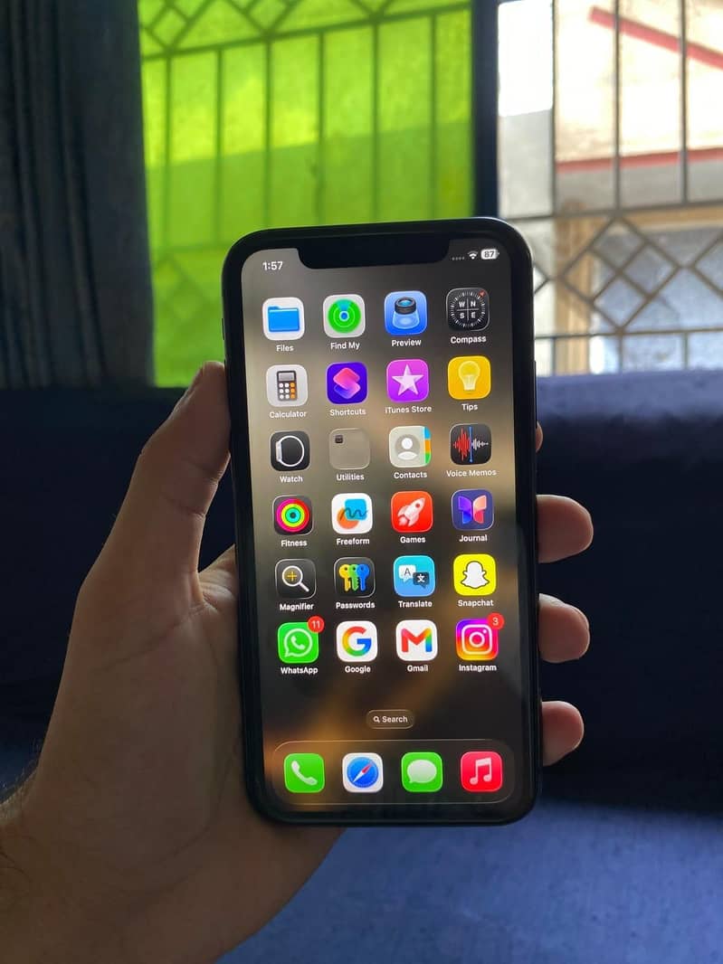 Apple iPhone 11 4