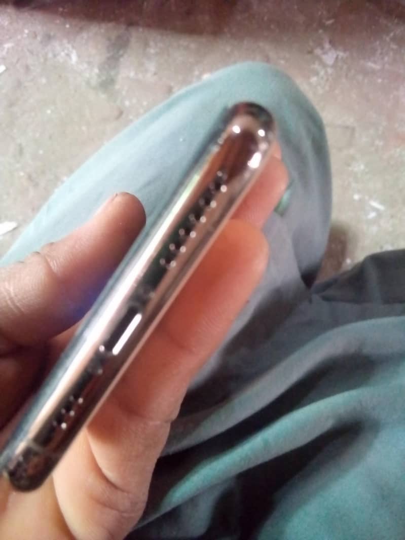 Apple iPhone XS 1