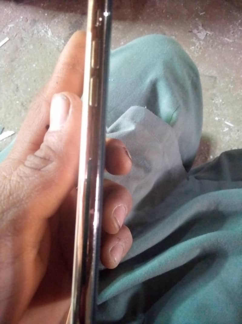 Apple iPhone XS 5